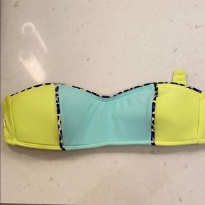 Swimsuit strapless top